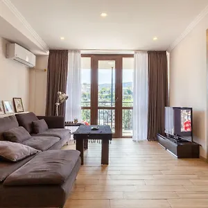 https://modern-apartment-in-tbilisi-centre.alltbilisihotels.com